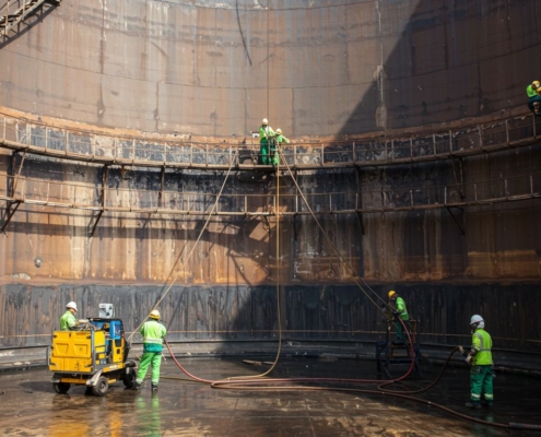 Удаление остатков нефтепродуктов перед демонтажем емкости